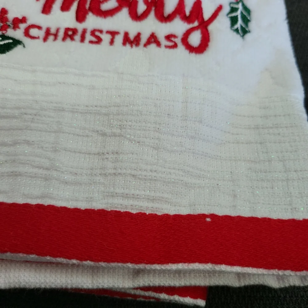 NWT St. Nicholas Square Bath White Hand Towel Merry Christmas Glitter Sparkle